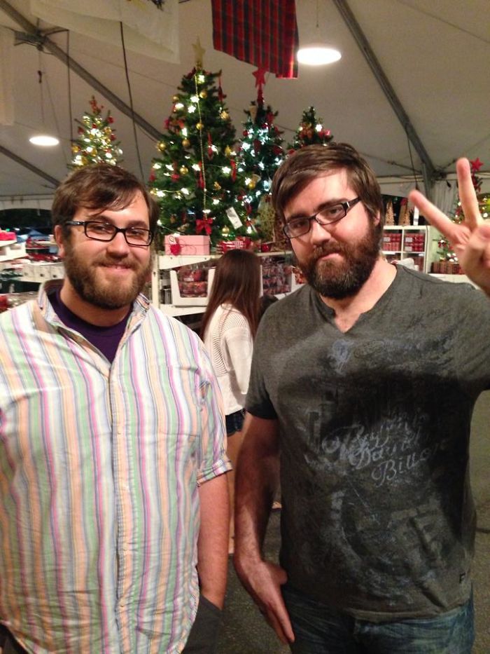 Two doppelgangers in a Christmas isle in the supermarket 