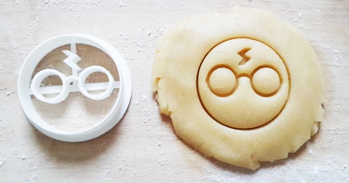 9 Magical “Harry Potter” Cookie Cutters That You Can Buy On Etsy Right Now