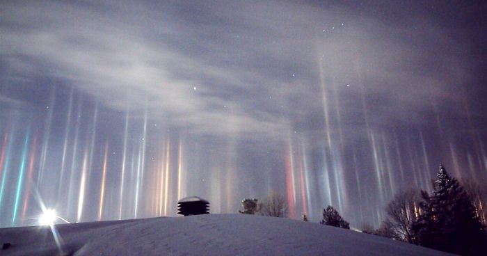 Photographer Captures Amazing Light Pillars In Northern Ontario (26 Pics)