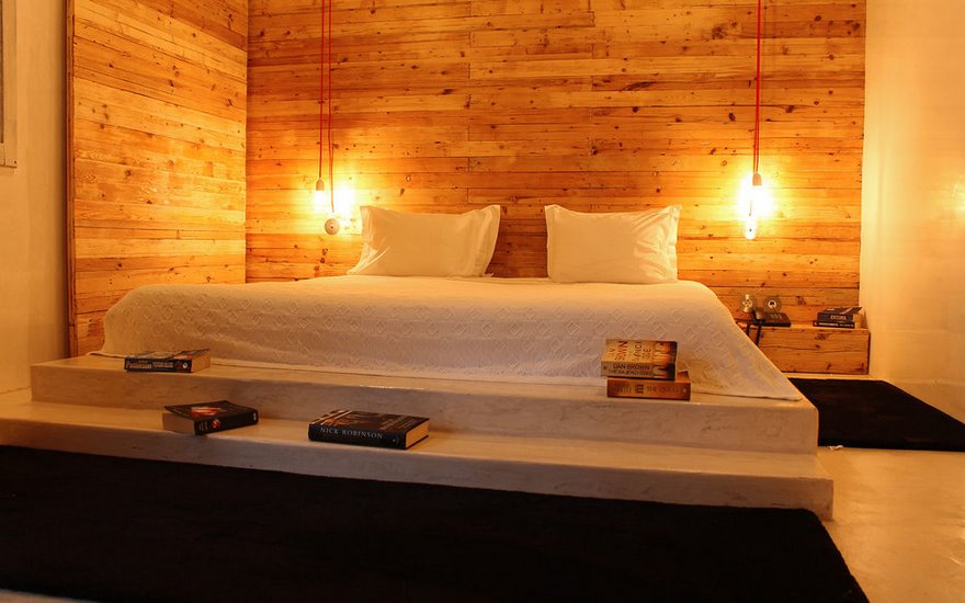 literary-man-hotel-50000-books-portugal -13 literary-man-hotel-50000-books-portugal -13