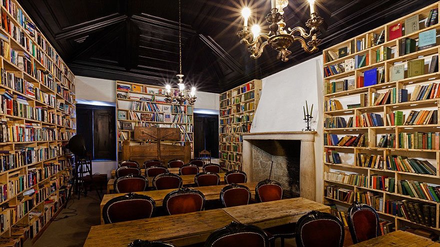 literary-man-hotel-50000-books-portugal -21 literary-man-hotel-50000-books-portugal -21