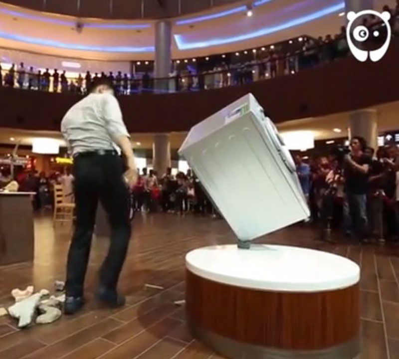 This Man Can Balance Anything