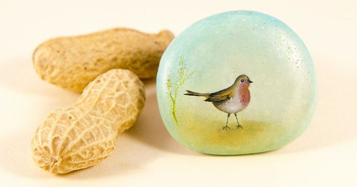 I Create Miniature Worlds Of Tiny Creatures On Stones