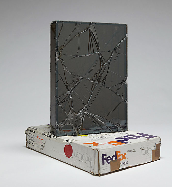 shattered-glass-sculptures-fedex-boxes-walead-beshty-2 shattered-glass-sculptures-fedex-boxes-walead-beshty-2