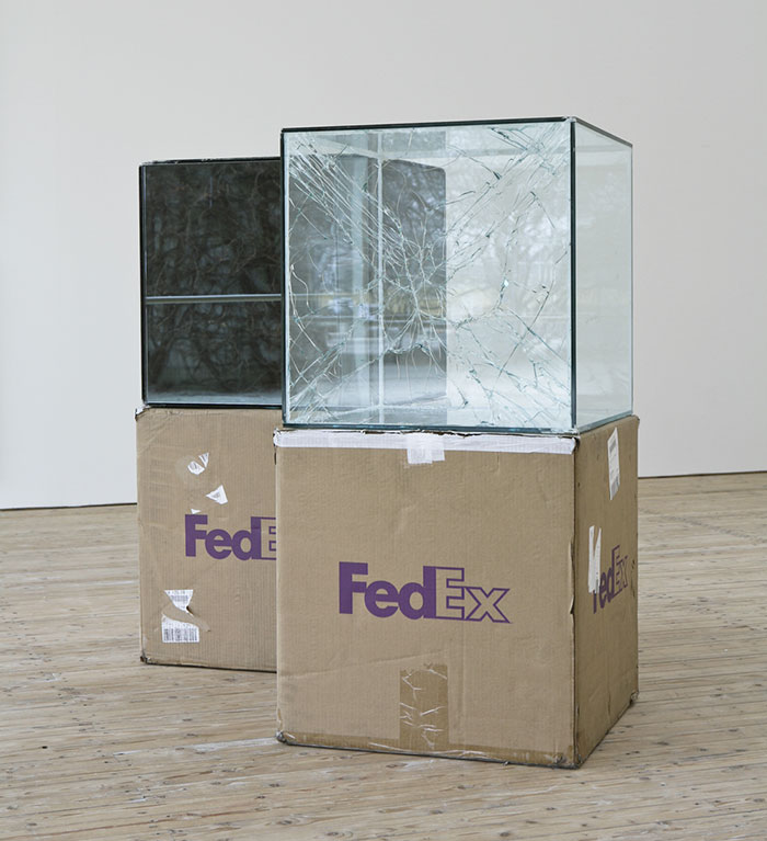 shattered-glass-sculptures-fedex-boxes-walead-beshty-4 shattered-glass-sculptures-fedex-boxes-walead-beshty-4