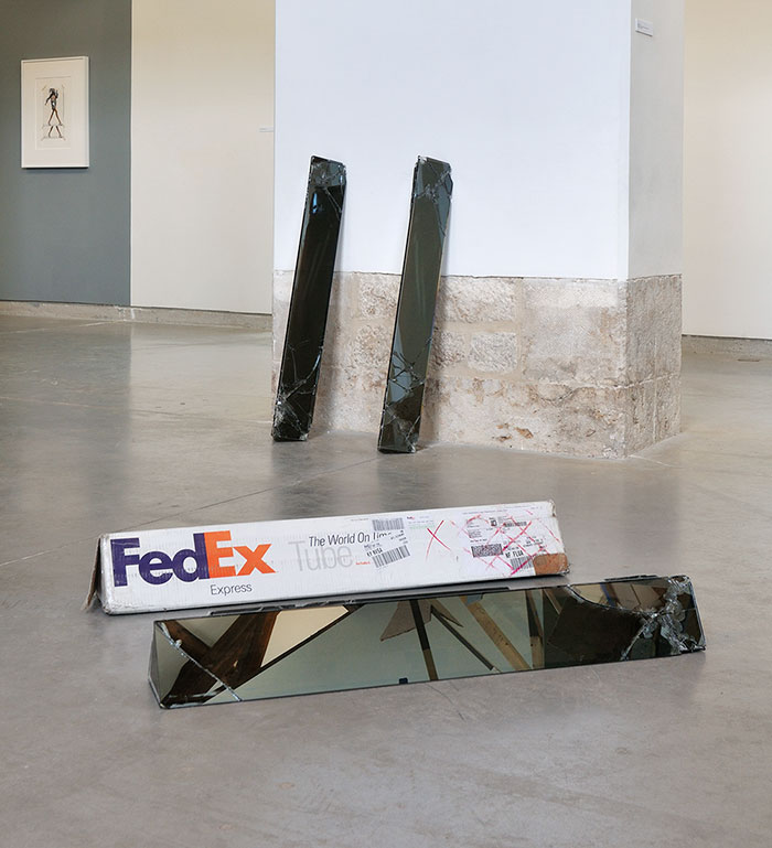 shattered-glass-sculptures-fedex-boxes-walead-beshty-5 shattered-glass-sculptures-fedex-boxes-walead-beshty-5