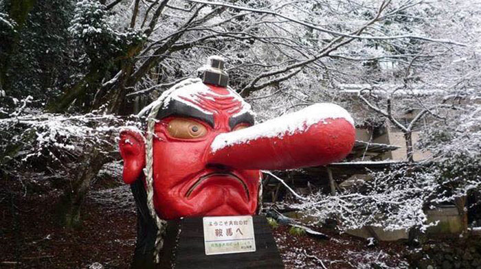 snow-broken-nose-fix-tengu-kyoto-japan-3 snow-broken-nose-fix-tengu-kyoto-japan-3