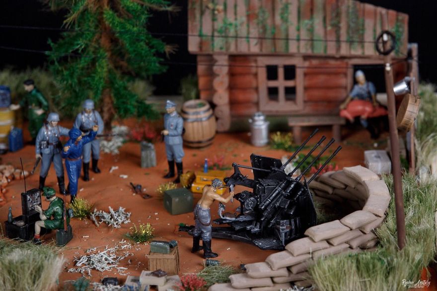 Russian Artist Creates Detailed Military Miniatures