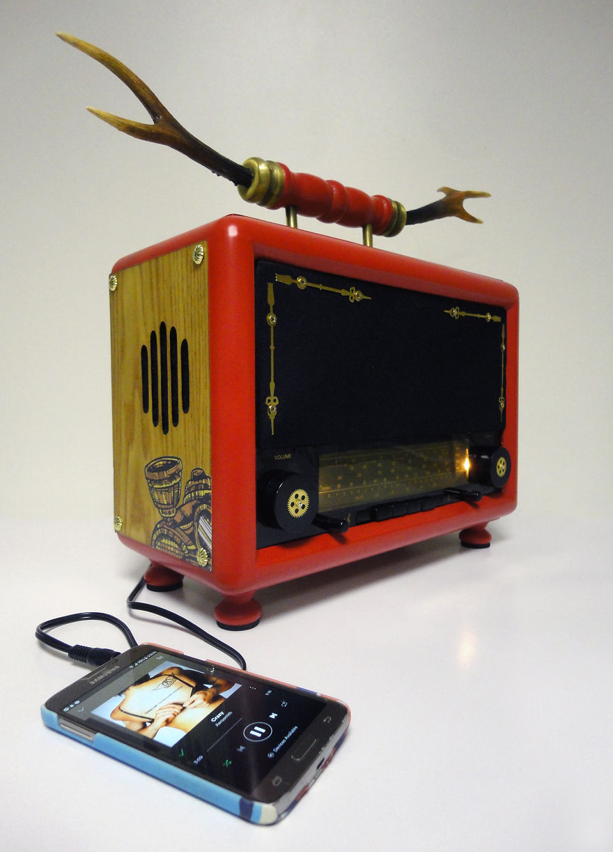 I Saved These Old Radios By Refurbishing Them!