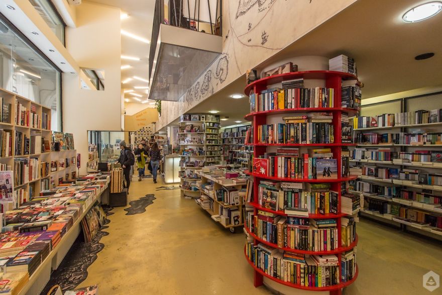 8 Dreamy Bookstores In Bucharest That Will Enhance Your Imagination 8 Dreamy Bookstores In Bucharest That Will Enhance Your Imagination