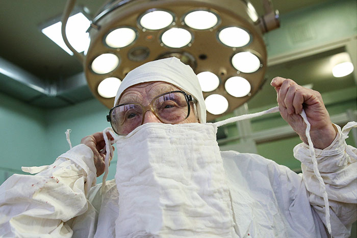 89-year-old-surgeon-alla-ilyinichna-levushkina-10 89-year-old-surgeon-alla-ilyinichna-levushkina-10