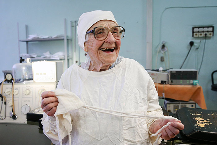 89-year-old-surgeon-alla-ilyinichna-levushkina-12 89-year-old-surgeon-alla-ilyinichna-levushkina-12