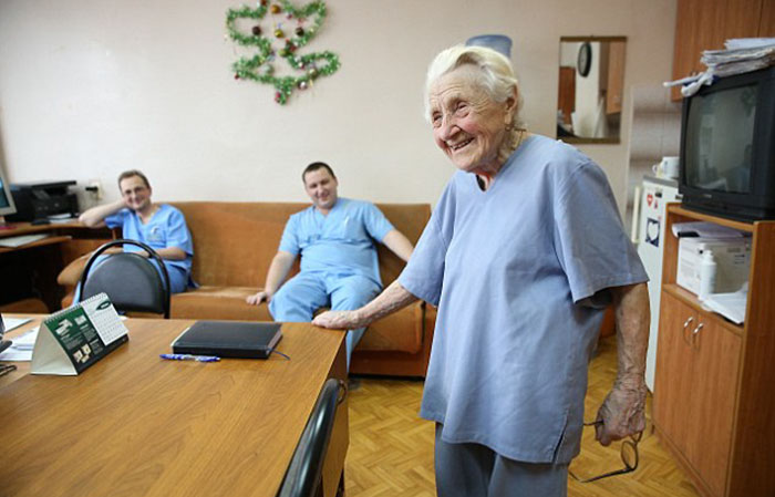 89-year-old-surgeon-alla-ilyinichna-levushkina-6 89-year-old-surgeon-alla-ilyinichna-levushkina-6