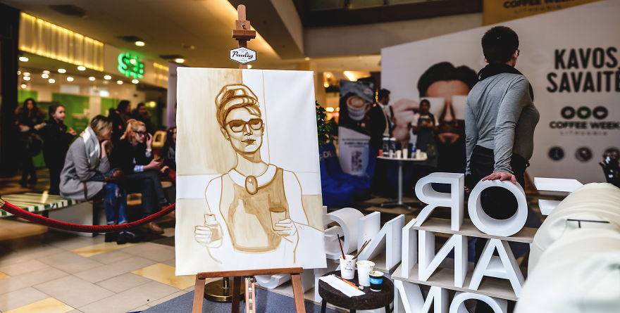 I Used 2 Coffee Cups To Bring Audrey Hepburn To Life On Paper