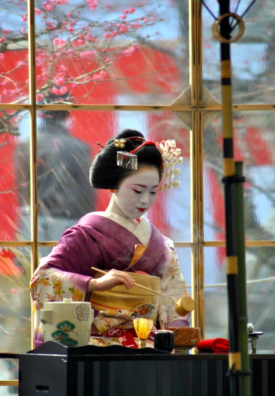 Geisha Tea Ceremony In Kyoto