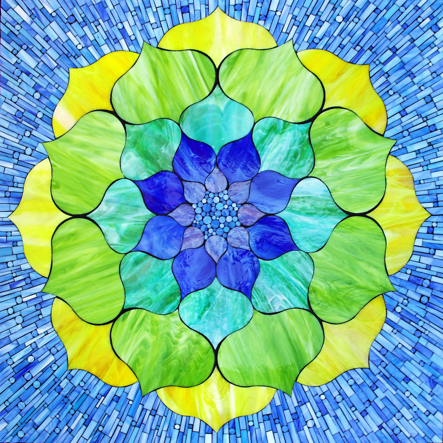 I Hand-Cut Thousands Of Pieces Of Glass To Create Beautifully Intricate Imagery I Hand-Cut Thousands Of Pieces Of Glass To Create Beautifully Intricate Imagery