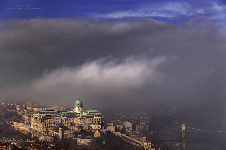I Spent Four Years Capturing My Hometown When Its Covered By Fog
