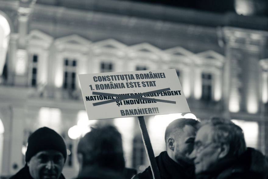#rezist - Romania's Anti-Corruption Protests