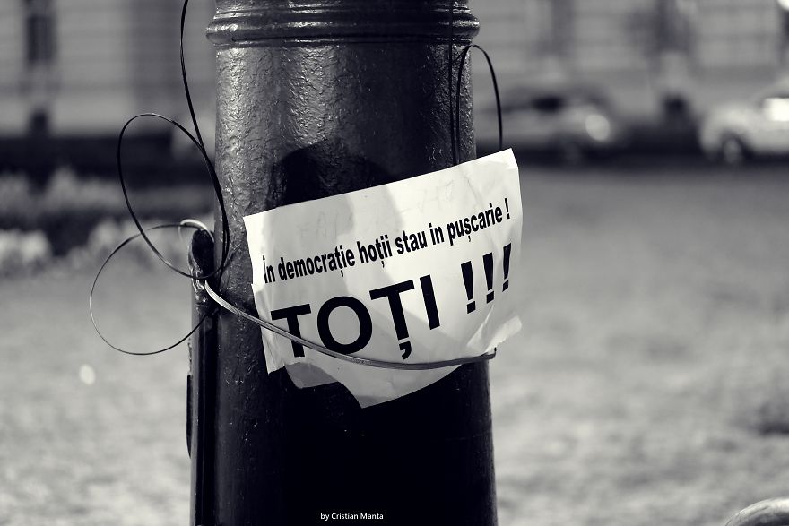 #rezist - Romania's Anti-Corruption Protests