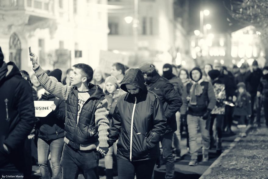 #rezist - Romania's Anti-Corruption Protests