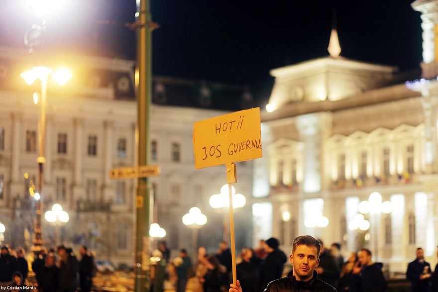 #rezist - Romania's Anti-Corruption Protests