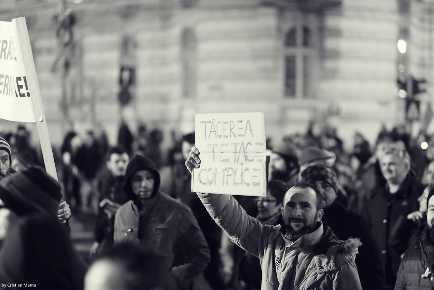 #rezist - Romania's Anti-Corruption Protests