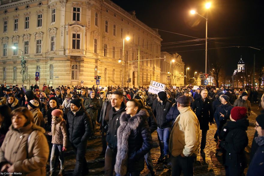 #rezist - Romania's Anti-Corruption Protests