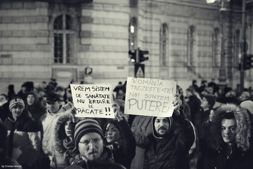 #rezist - Romania's Anti-Corruption Protests