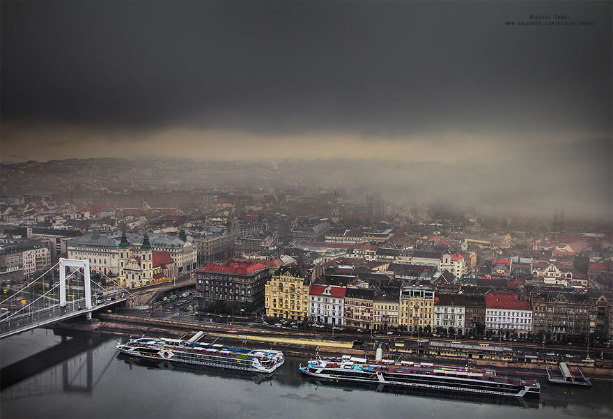 I Spent Four Years Capturing My Hometown When Its Covered By Fog