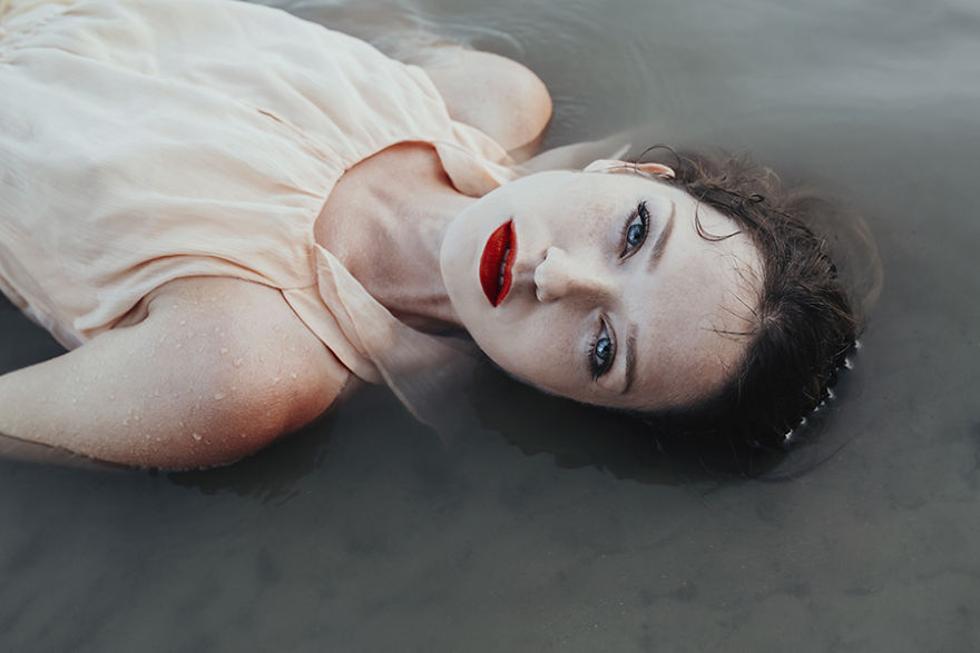 I Create These Dreamy Portraits Inspired By Blue Eyes