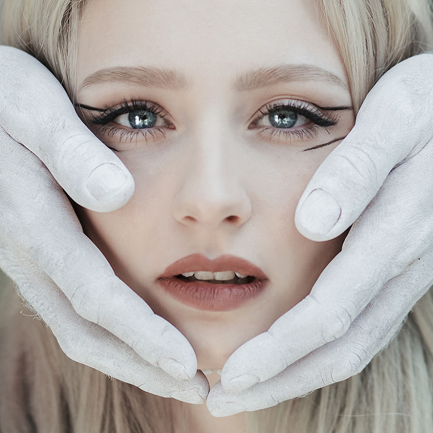 I Create These Dreamy Portraits Inspired By Blue Eyes