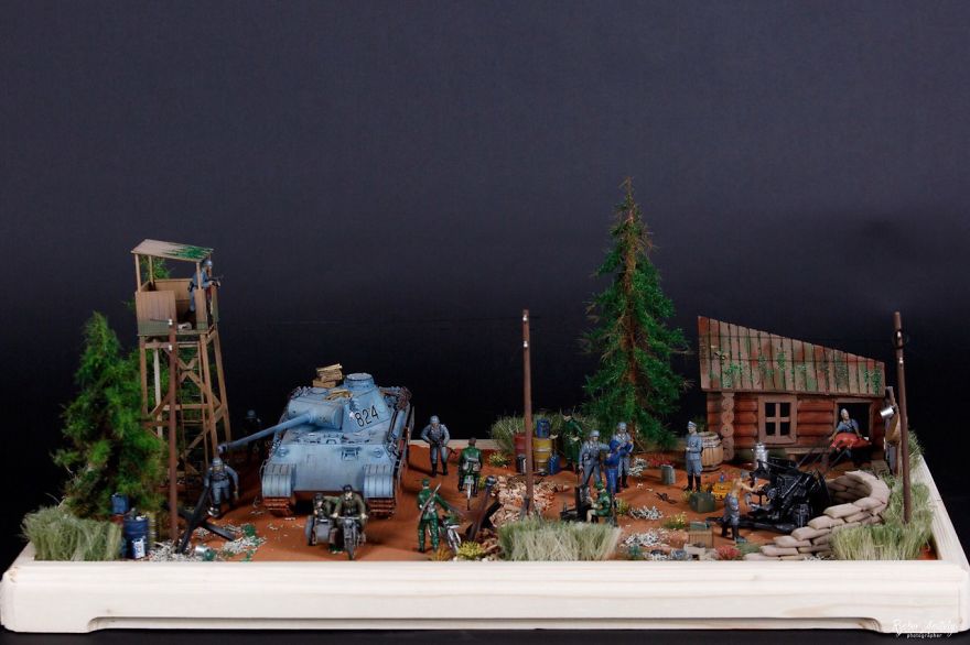 Russian Artist Creates Detailed Military Miniatures