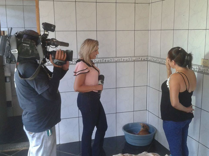 dog-digs-trash-rescues-puppy-brazil-10 dog-digs-trash-rescues-puppy-brazil-10