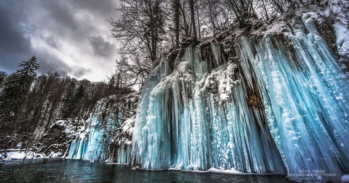 I Photographed The World Of A Thousand Frozen Waterfalls In Plitvice Lakes, Croatia