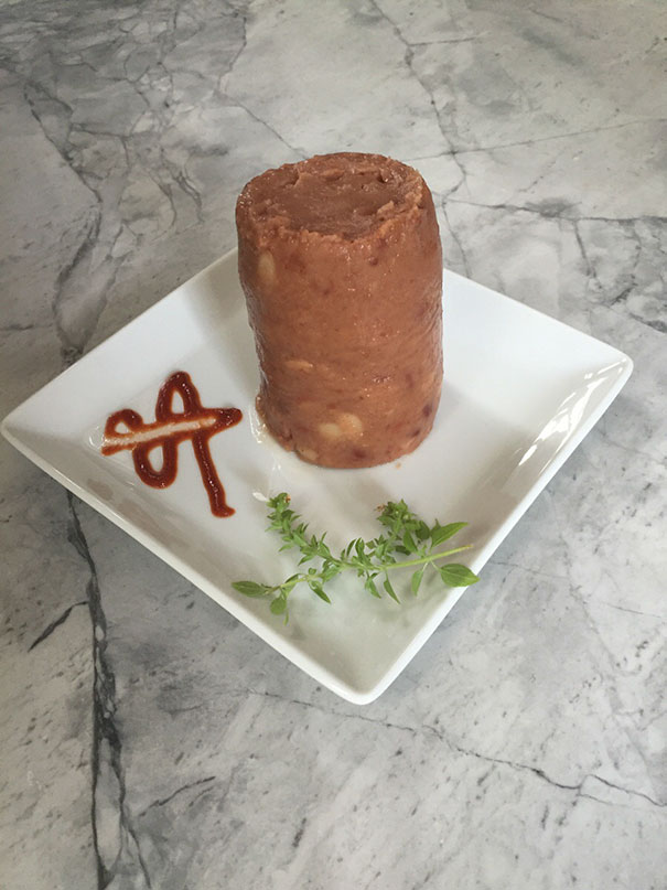 Anned Refried Bean Stack Avec Tacobell Fire Reduction, Fresh Summer Dwarf Basil Greens