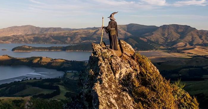 Photographer Travels Across New Zealand With Gandalf Costume, And His Photos Are Epic