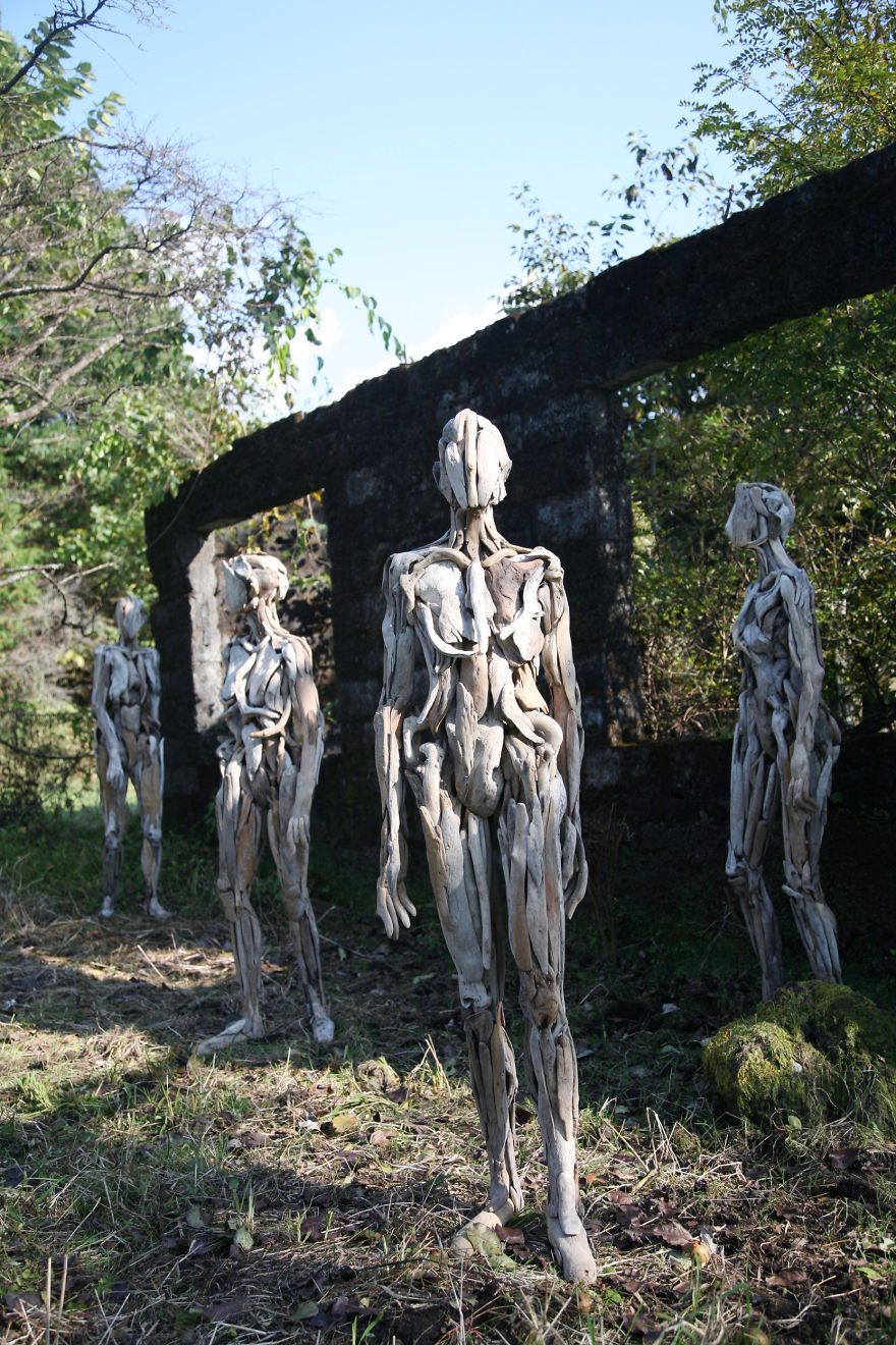 Haunting Driftwood Sculptures By Japanese Artist Nagato Iwasaki Haunting Driftwood Sculptures By Japanese Artist Nagato Iwasaki