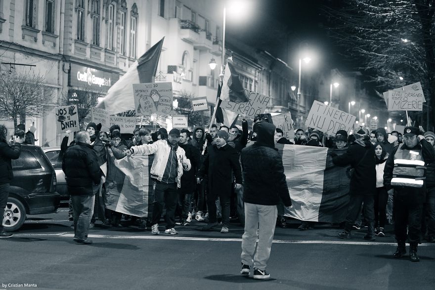 #rezist - Romania's Anti-Corruption Protests