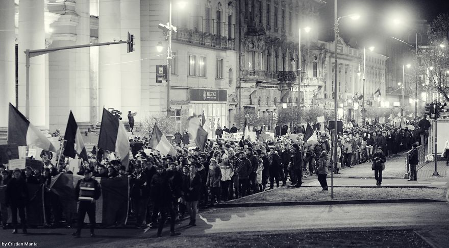 #rezist - Romania's Anti-Corruption Protests