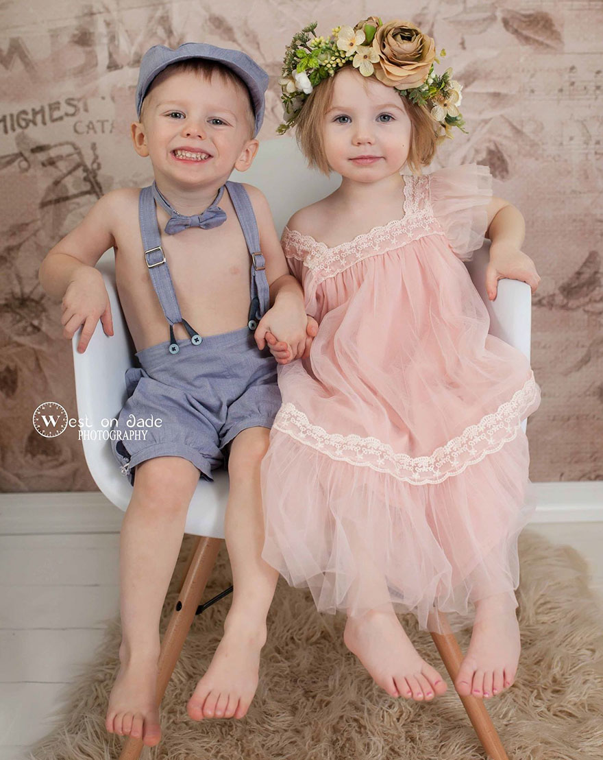 set-of-twins-sibling-photoshoot-6