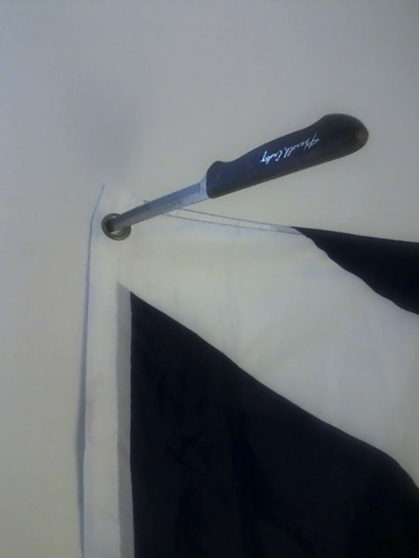 Use Knives To Hang Shit Without Damaging Anything