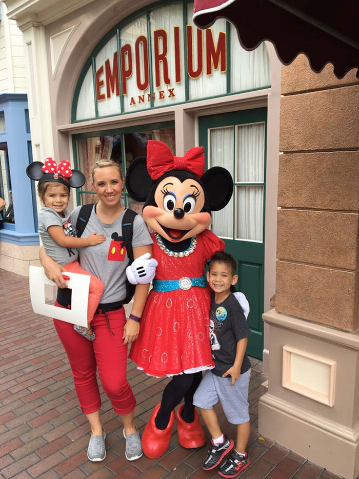 single-mom-dresses-as-father-dad-and-donuts-6