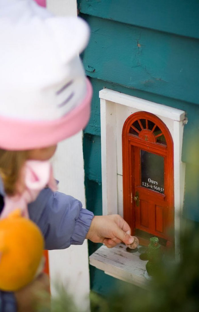 tiny-doors-installation-urban-fairies-jonathan-wright-12
