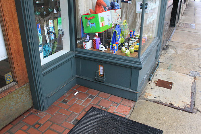 tiny-doors-installation-urban-fairies-jonathan-wright-21