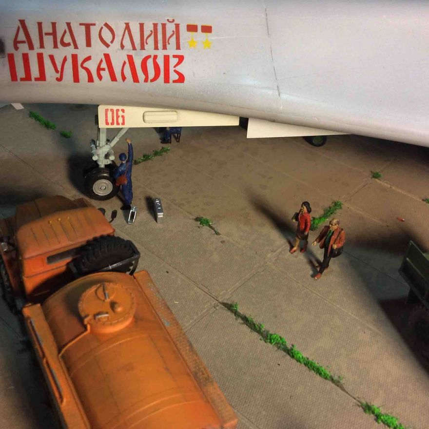 Russian Artist Creates Detailed Military Miniatures