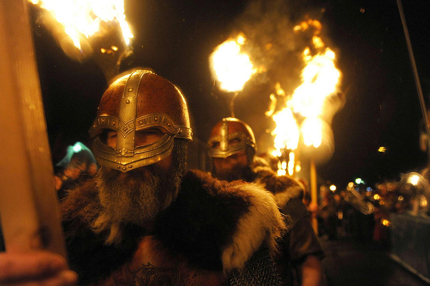 vikings-up-helly-aa-festival-shetland-scotland-8 vikings-up-helly-aa-festival-shetland-scotland-8