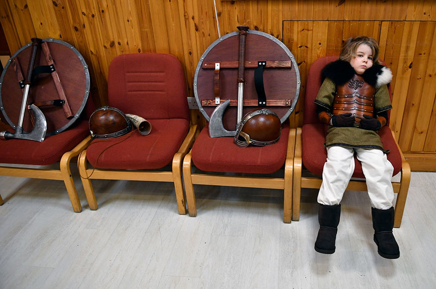 vikings-up-helly-aa-festival-shetland-scotland-9 vikings-up-helly-aa-festival-shetland-scotland-9