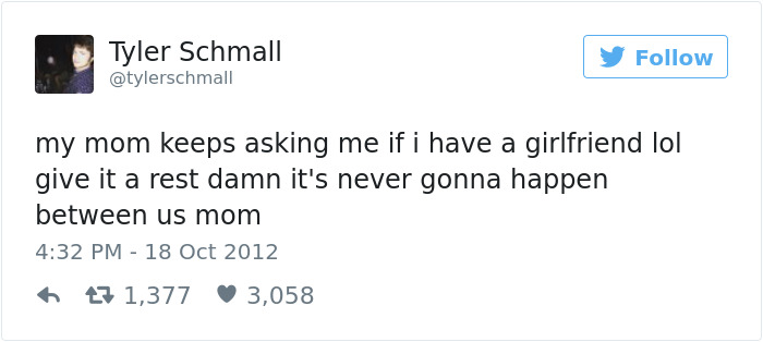 A funny tweet about dating where the user jokes about their mom asking if they have a girlfriend.
