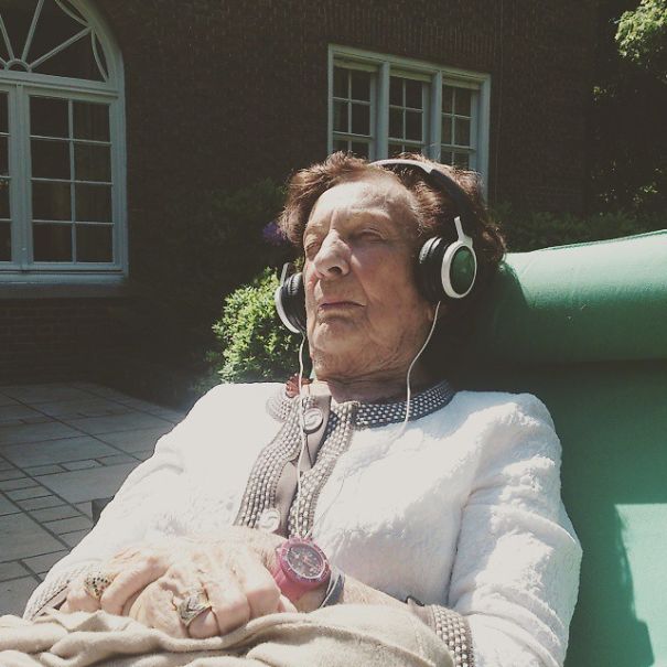 I Recently Moved To Colorado, My Grandmother Smoked Pot Legally For The First Time. She Has Been Listening To A Dubstep Frank Sinatra Song On Repeat For An Hour And A Half