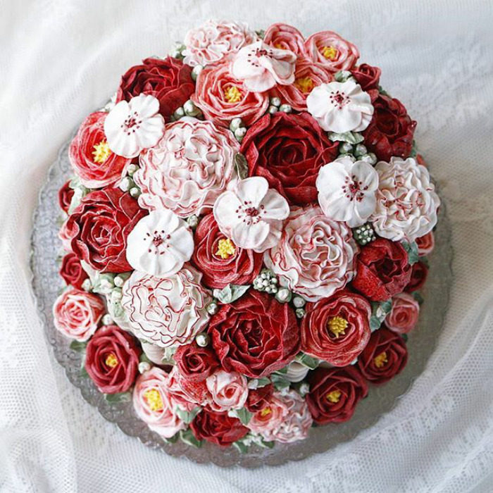 Spring-colourful-buttercream-flower-cakes